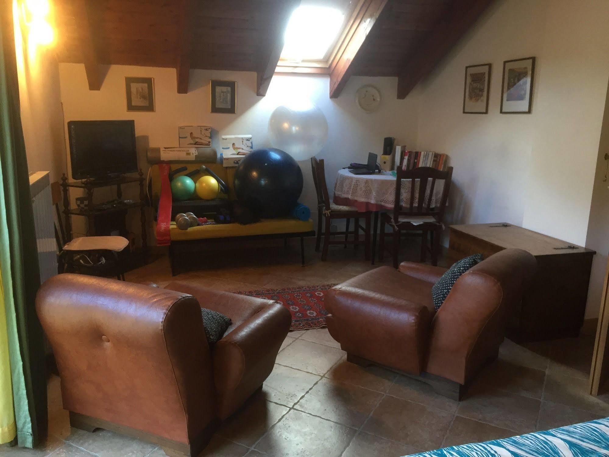 La Casa Inglese Vara Superiore Exterior foto