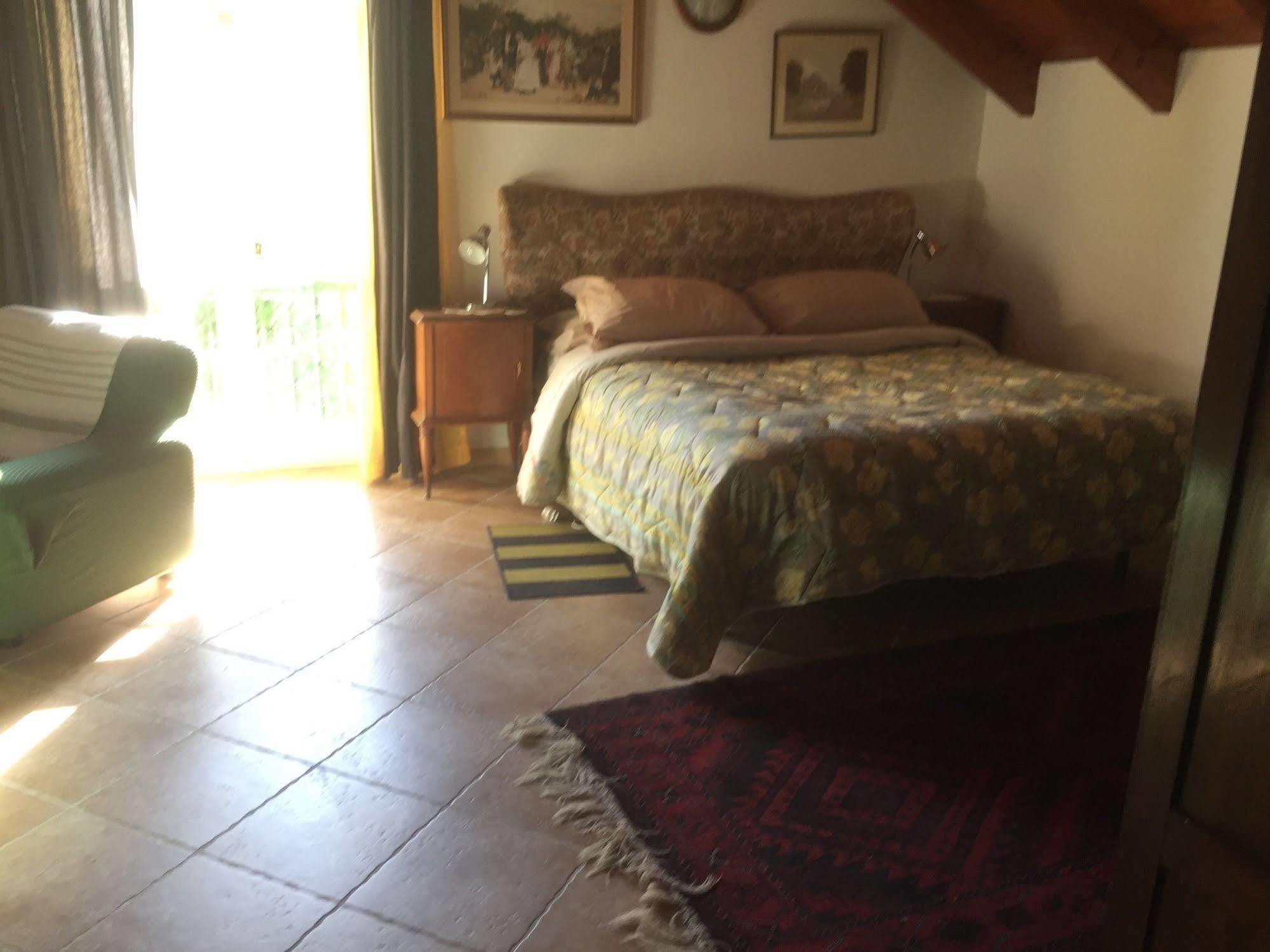 La Casa Inglese Vara Superiore Exterior foto